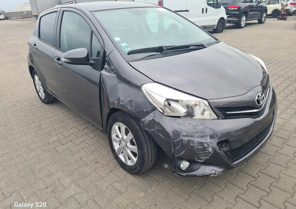 Toyota Yaris cena 11500 przebieg: 47000, rok produkcji 2013 z Pleszew małe 121